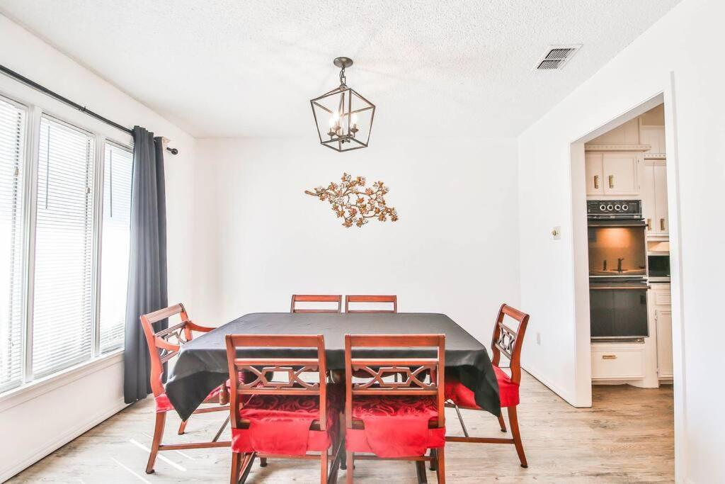 Hot Tub, Privacy, Sleeps 11 & Tons Of Space! Lubbock Luaran gambar