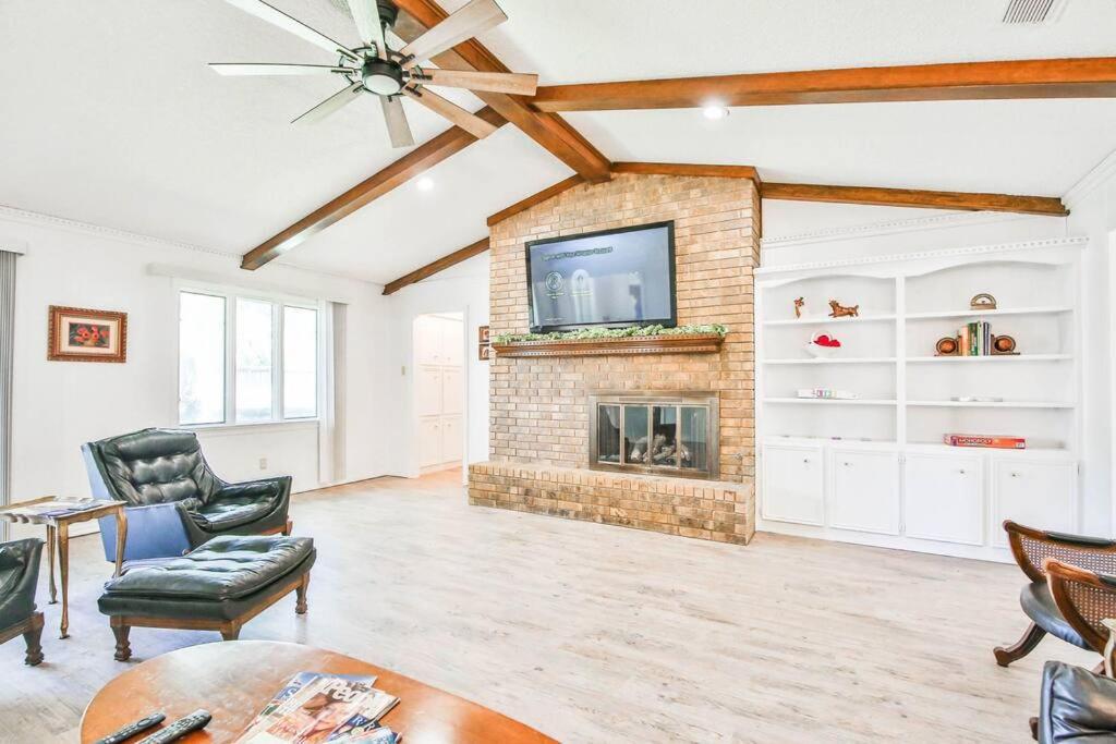 Hot Tub, Privacy, Sleeps 11 & Tons Of Space! Lubbock Luaran gambar