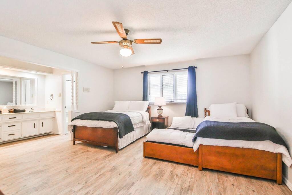 Hot Tub, Privacy, Sleeps 11 & Tons Of Space! Lubbock Luaran gambar