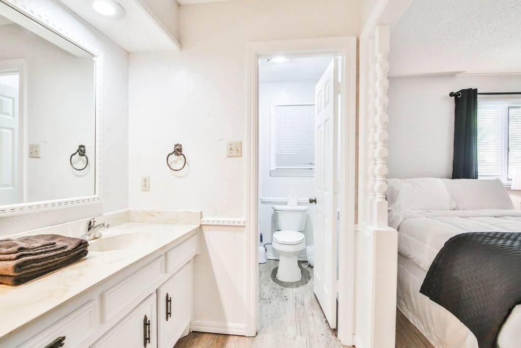 Hot Tub, Privacy, Sleeps 11 & Tons Of Space! Lubbock Luaran gambar