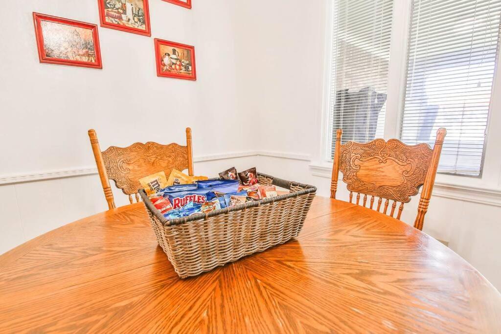 Hot Tub, Privacy, Sleeps 11 & Tons Of Space! Lubbock Luaran gambar