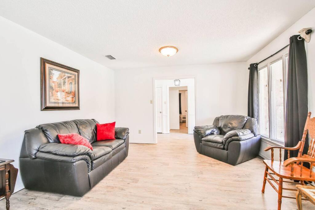 Hot Tub, Privacy, Sleeps 11 & Tons Of Space! Lubbock Luaran gambar