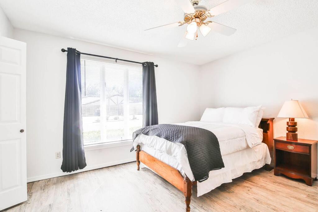 Hot Tub, Privacy, Sleeps 11 & Tons Of Space! Lubbock Luaran gambar