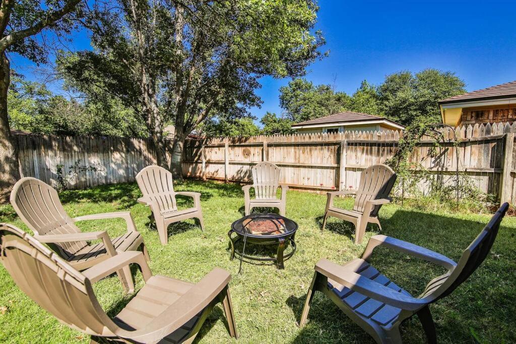 Hot Tub, Privacy, Sleeps 11 & Tons Of Space! Lubbock Luaran gambar